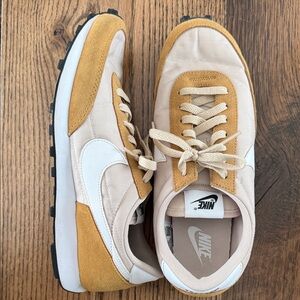 Nike Daybreak - Tan and Yellow Sneakers